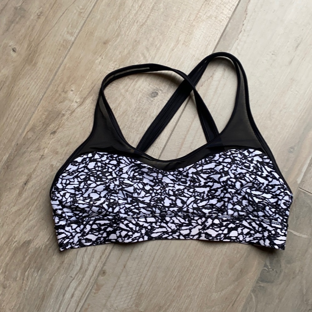 Black and white Lululemon sports bra (6) 🖤